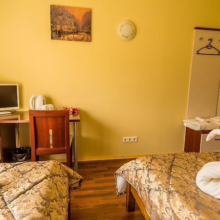 Manderley Hotel Tartu Esterno foto